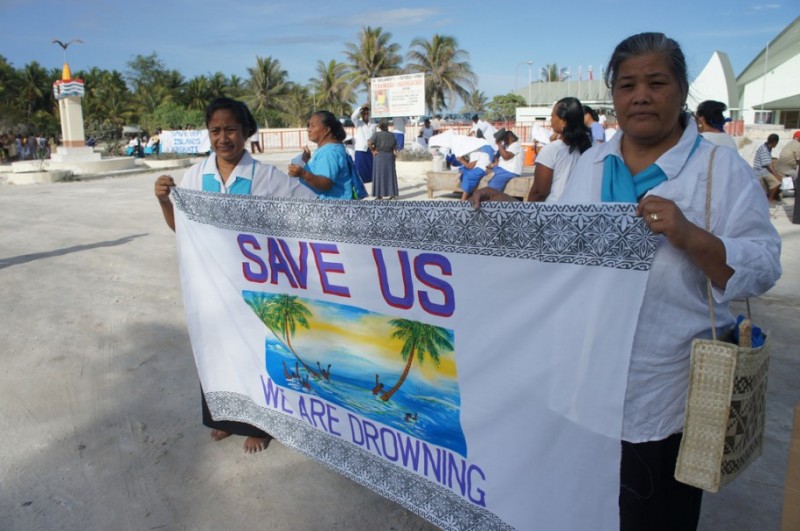 Save-us-we-are-drowning-Kiribati-by-350-dot-org-e1321179299597