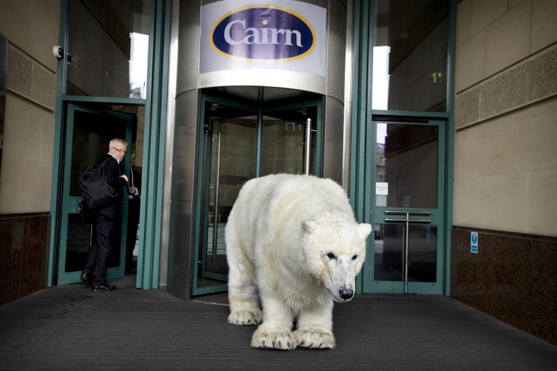Cairn-polar-bear